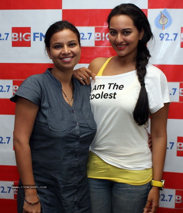 Sonakshi Sinha at Rowdy Rathore Movie Promotes 92.7 BIG FM - 2 / 14 photos