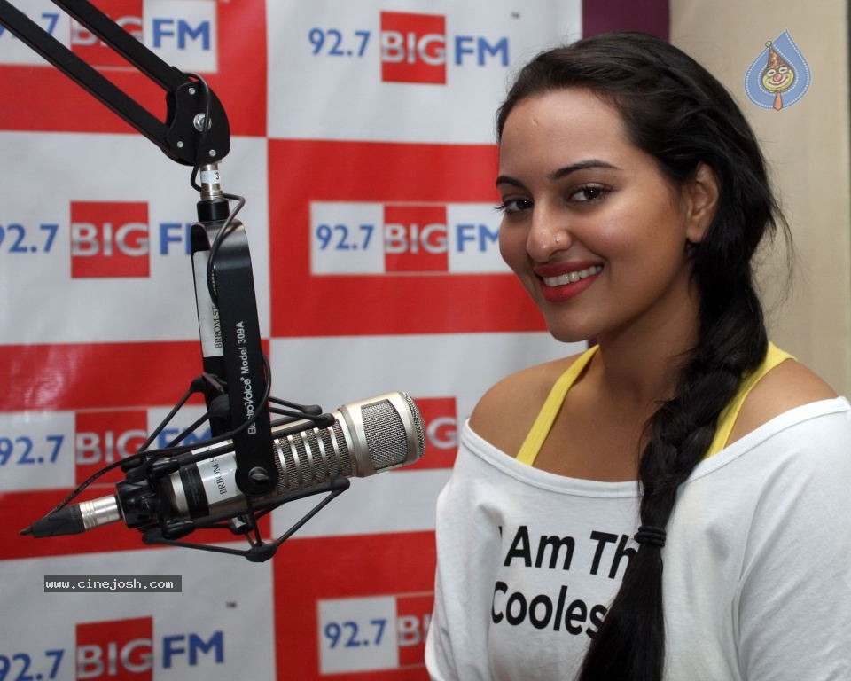 Sonakshi Sinha at Rowdy Rathore Movie Promotes 92.7 BIG FM - 9 / 14 photos