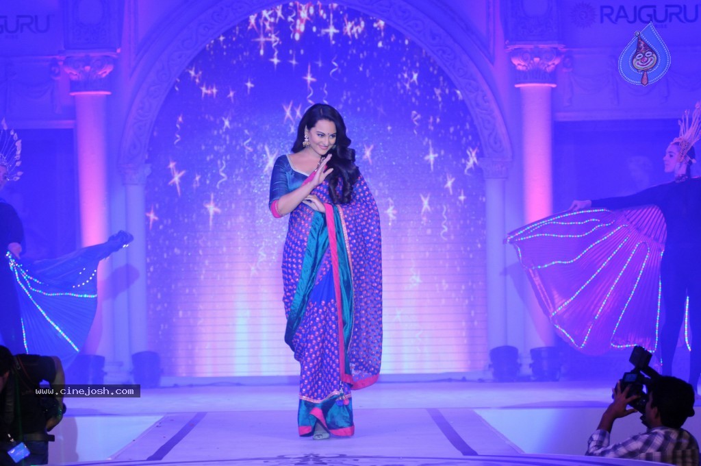 Sonakshi Sinha at The Rajguru Fashion Parade - 30 / 47 photos