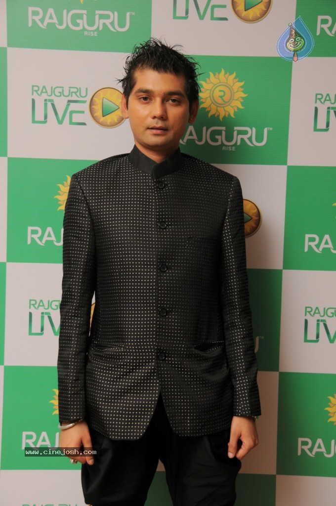 Sonakshi Sinha at The Rajguru Fashion Parade - 37 / 47 photos