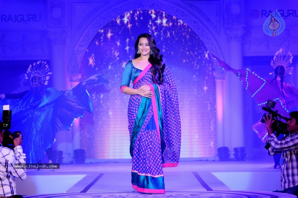 Sonakshi Sinha at The Rajguru Fashion Parade - 40 / 47 photos