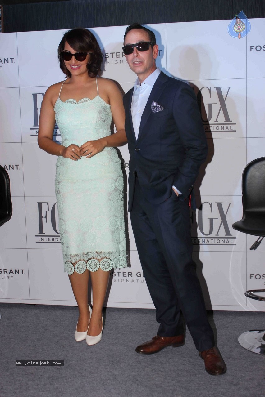 Sonakshi Sinha Launches Foster Grants Eyewear - 2 / 27 photos