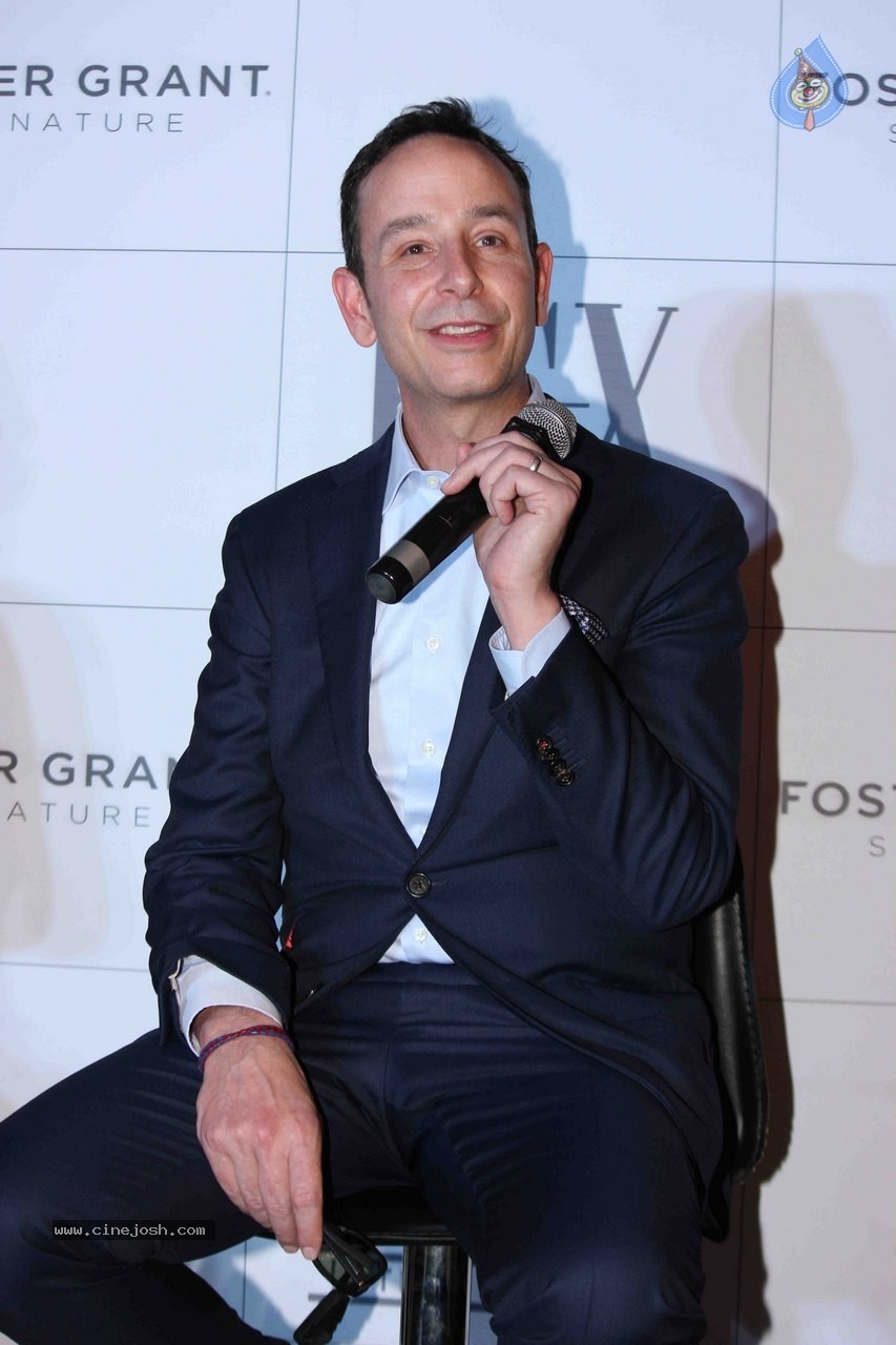 Sonakshi Sinha Launches Foster Grants Eyewear - 9 / 27 photos