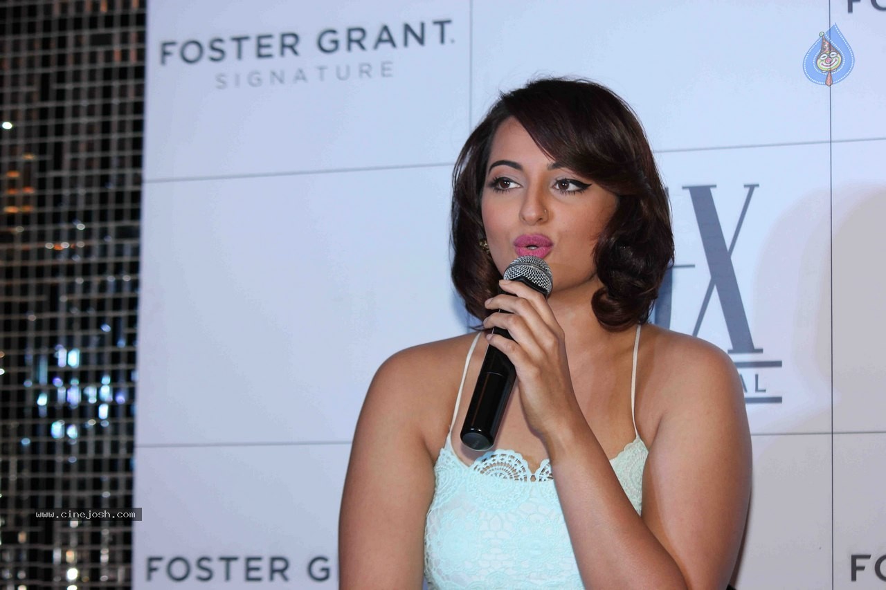 Sonakshi Sinha Launches Foster Grants Eyewear - 15 / 27 photos