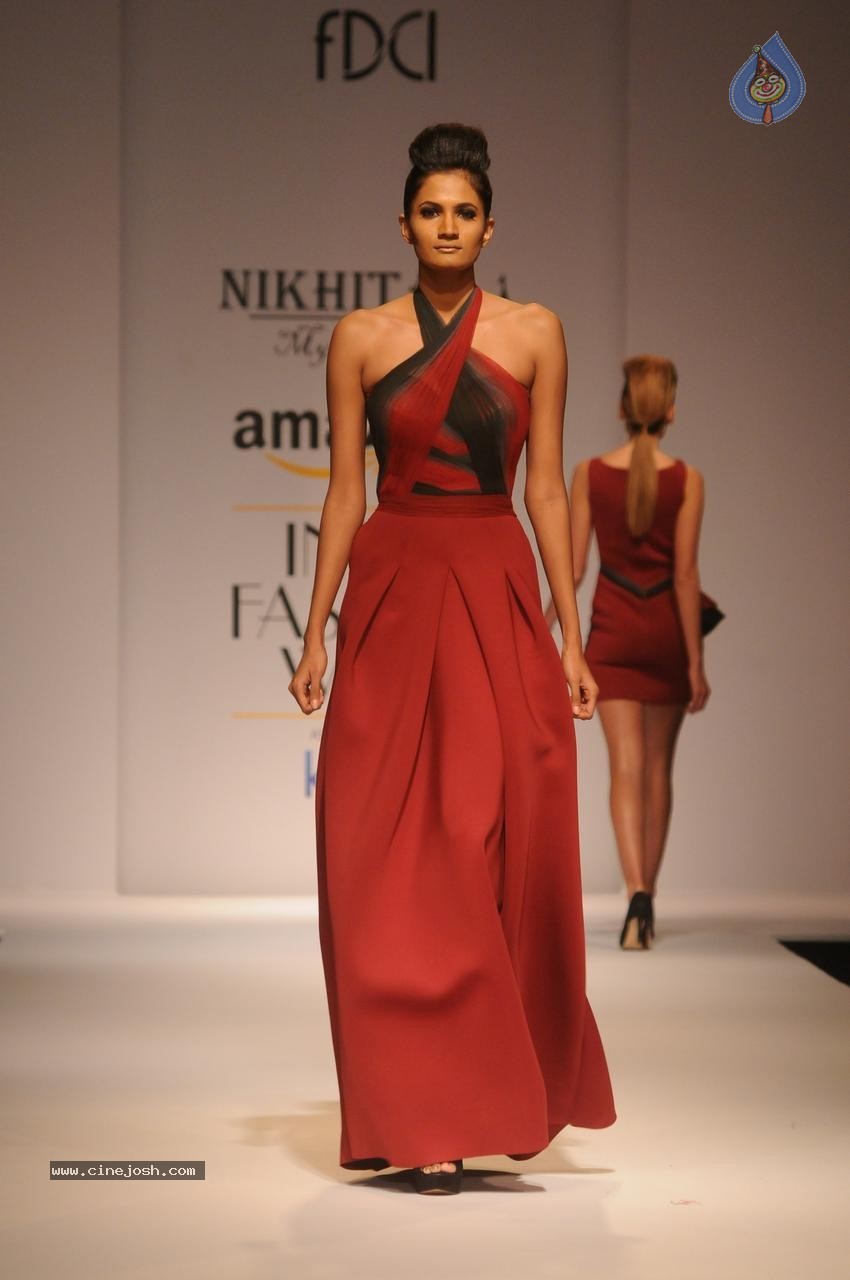 Sonal Chauhan Showstopper at AIFW - 28 / 49 photos