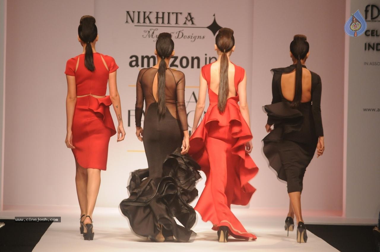 Sonal Chauhan Showstopper at AIFW - 38 / 49 photos