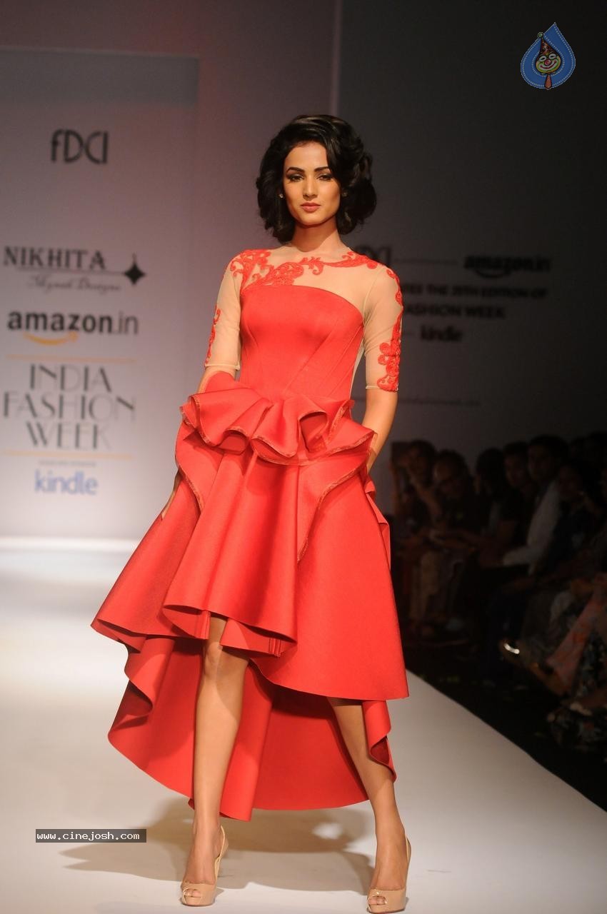 Sonal Chauhan Showstopper at AIFW - 47 / 49 photos