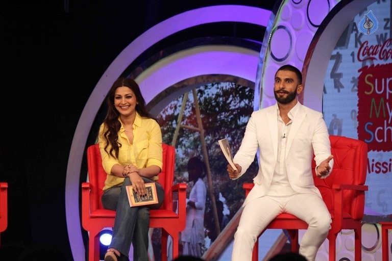 Sonali Bendre at Support My School Campaign  - 22 / 37 photos