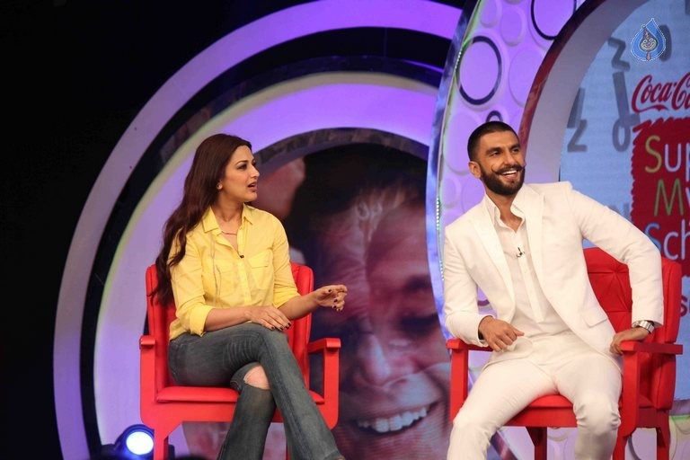 Sonali Bendre at Support My School Campaign  - 28 / 37 photos