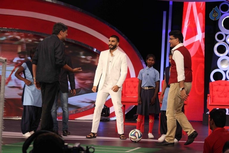 Sonali Bendre at Support My School Campaign  - 29 / 37 photos