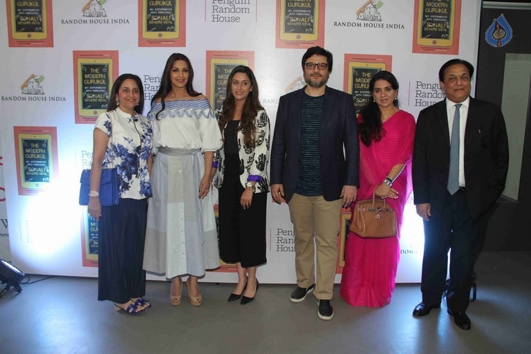 Sonali Bendre Book Success Party - 12 / 63 photos