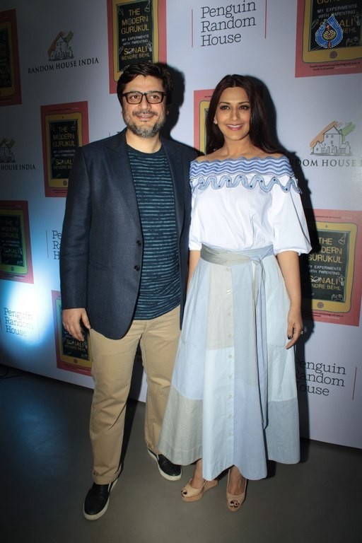 Sonali Bendre Book Success Party - 23 / 63 photos