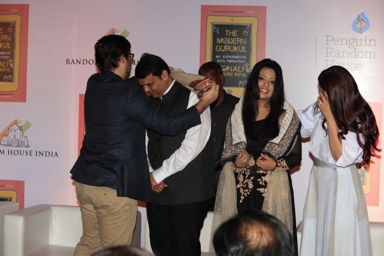 Sonali Bendre Book Success Party - 29 / 63 photos