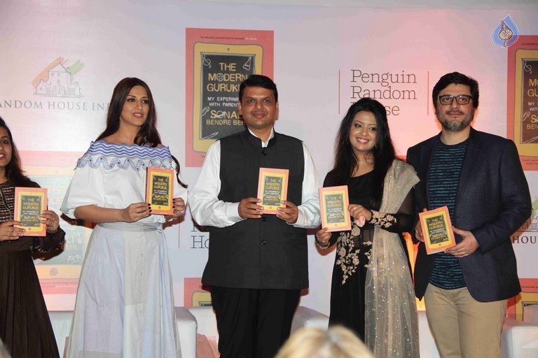 Sonali Bendre Book Success Party - 33 / 63 photos