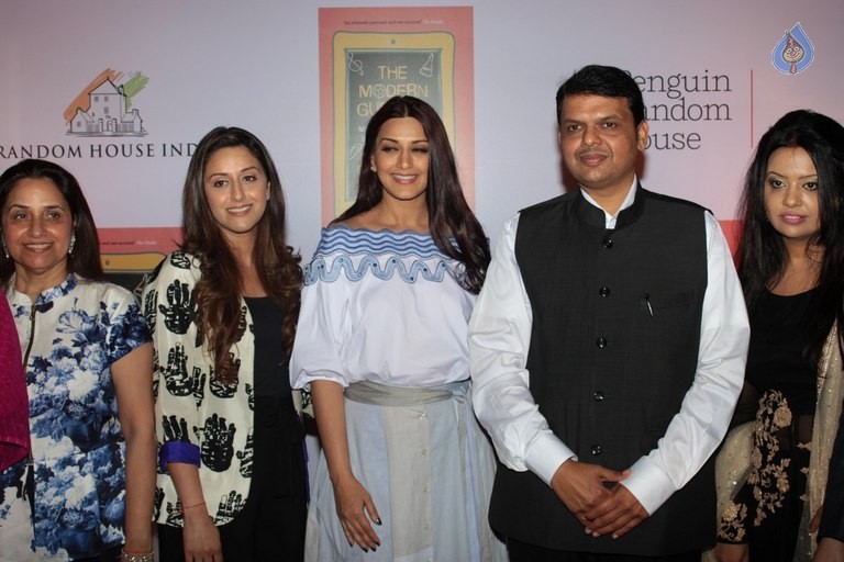 Sonali Bendre Book Success Party - 37 / 63 photos