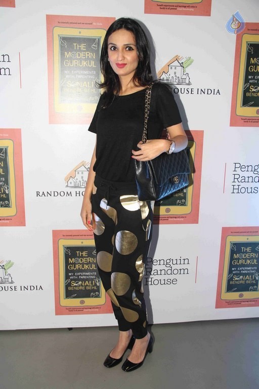Sonali Bendre Book Success Party - 41 / 63 photos