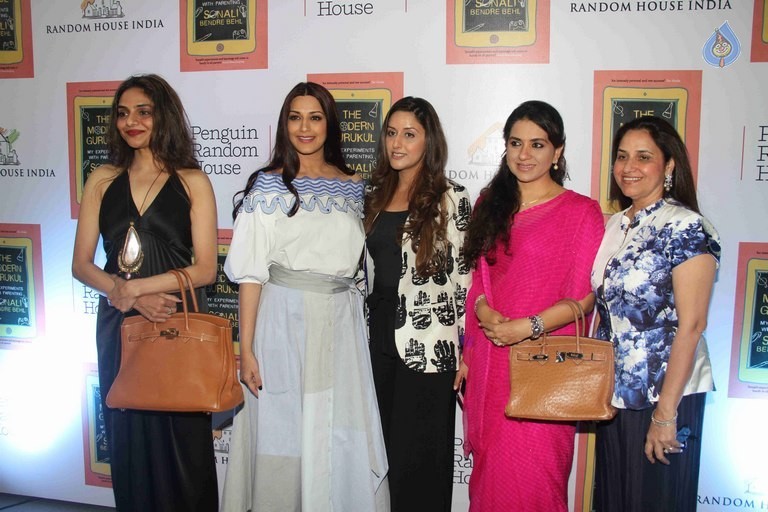 Sonali Bendre Book Success Party - 44 / 63 photos