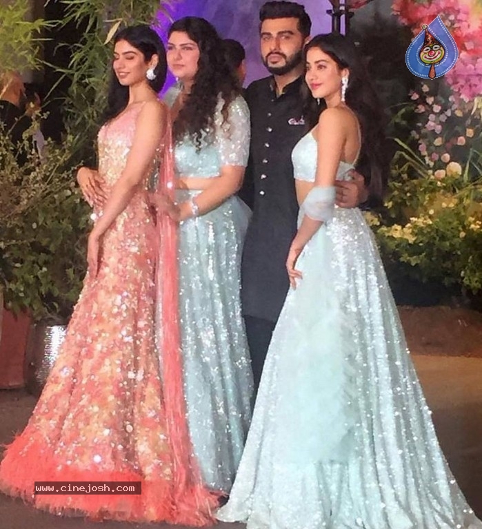 Sonam Kapoor - Anand Ahuja Reception Photos - 30 / 40 photos