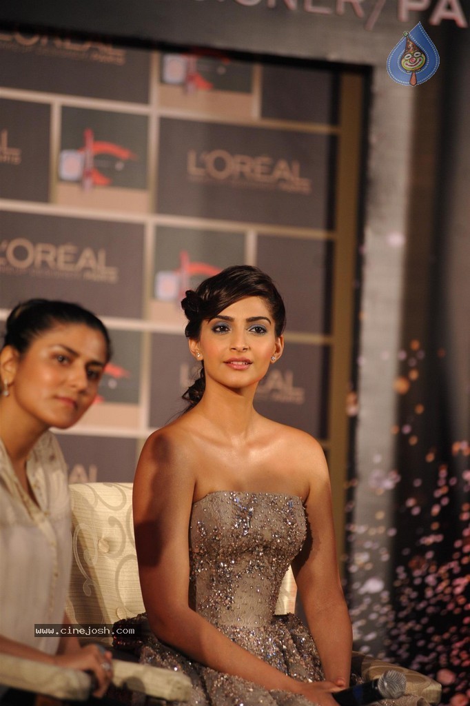 Sonam Kapoor at LOreal Paris Event - 16 / 85 photos