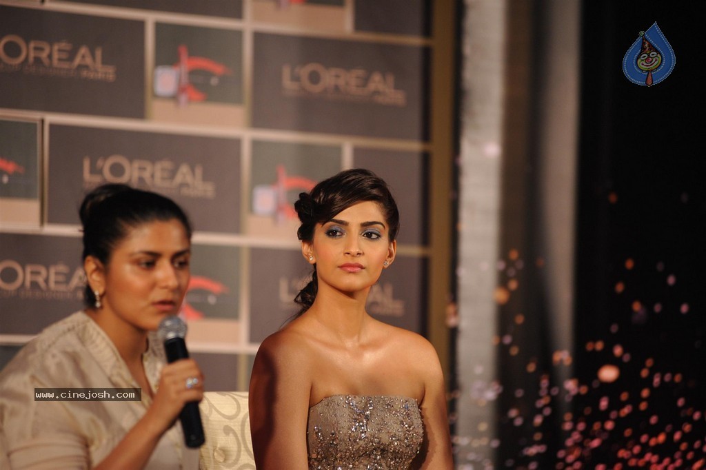 Sonam Kapoor at LOreal Paris Event - 61 / 85 photos