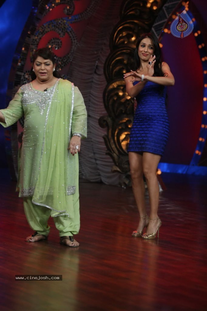 Sonam Kapoor at Nachle Ve Set - 23 / 39 photos