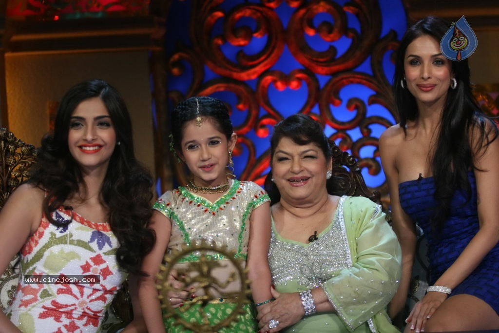 Sonam Kapoor at Nachle Ve Set - 33 / 39 photos