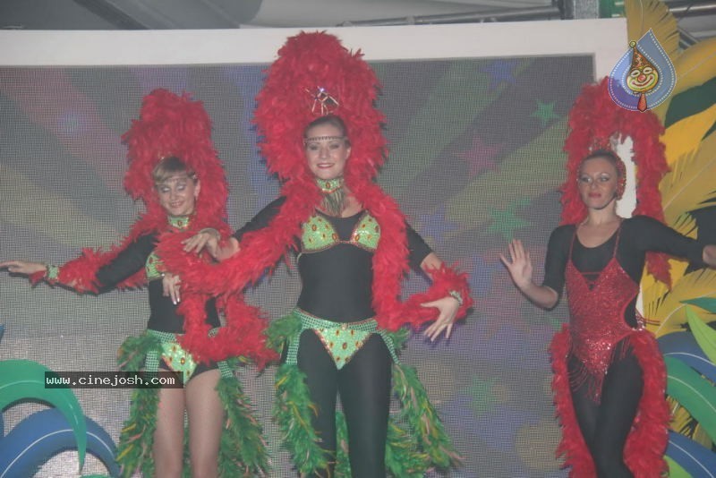 Sonam Kapoor Launches Spice Mobility - 24 / 32 photos