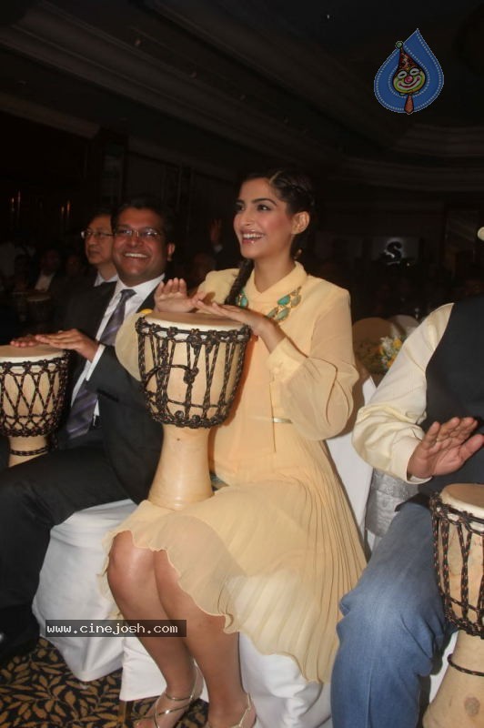 Sonam Kapoor Launches Spice Mobility - 26 / 32 photos