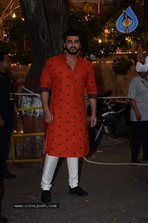 Sonam Kapoor Mehndi Ceremony - 6 / 39 photos