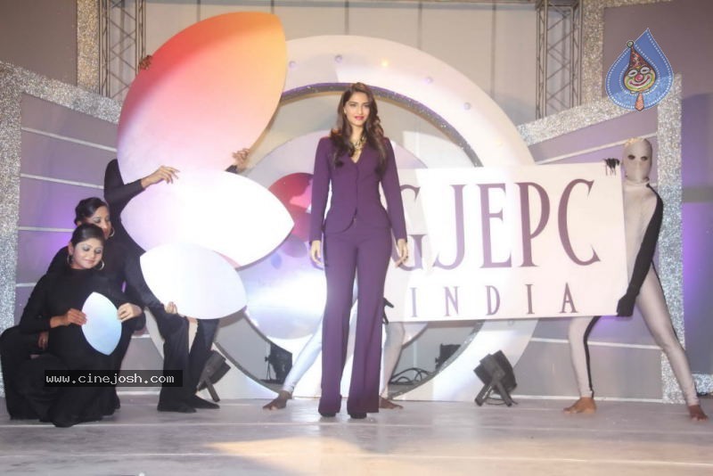 Sonam Kapoor Unveils GJEPC New Logo - 27 / 31 photos