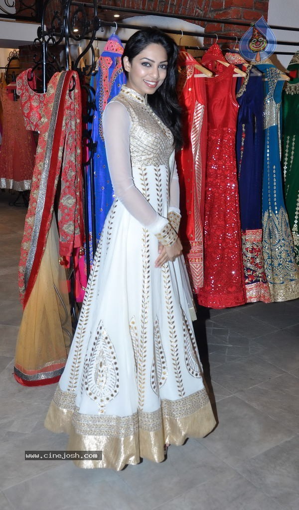 Spring Summer 2014 Preview of Hue Store - 3 / 23 photos