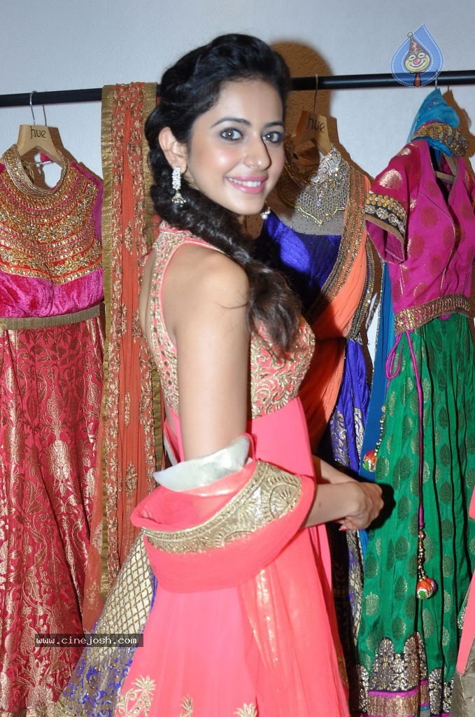 Spring Summer 2014 Preview of Hue Store - 12 / 23 photos