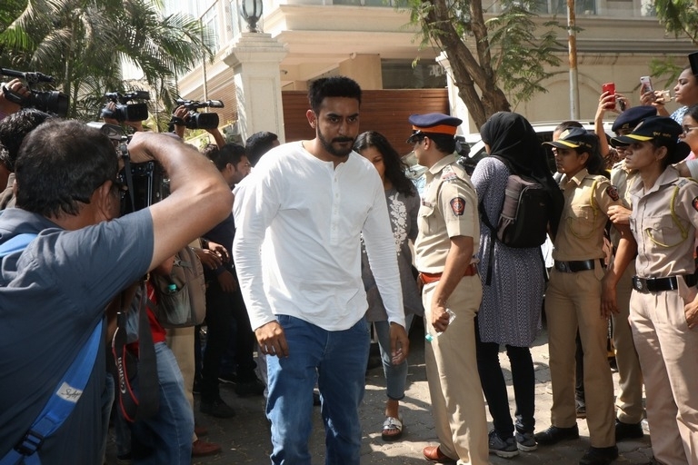 Sridevi Death - Celebs Visit Anil Kapoor Set 3 - 13 / 18 photos