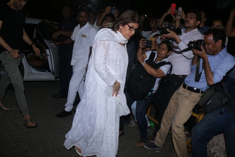 Sridevi Death - Celebs Visit Anil Kapoor Set 4 - 10 / 41 photos