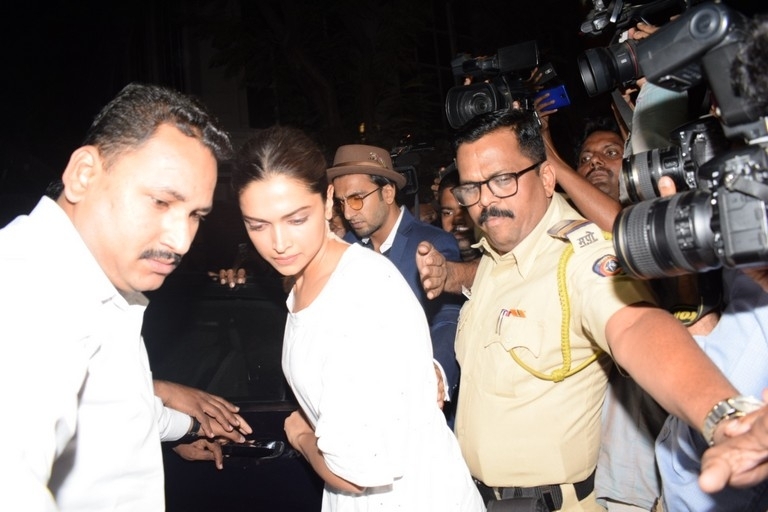 Sridevi Death - Celebs Visit Anil Kapoor Set 4 - 12 / 41 photos