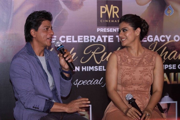 SRK and Kajol at Sneak Preview of Film Dilwale - 16 / 40 photos