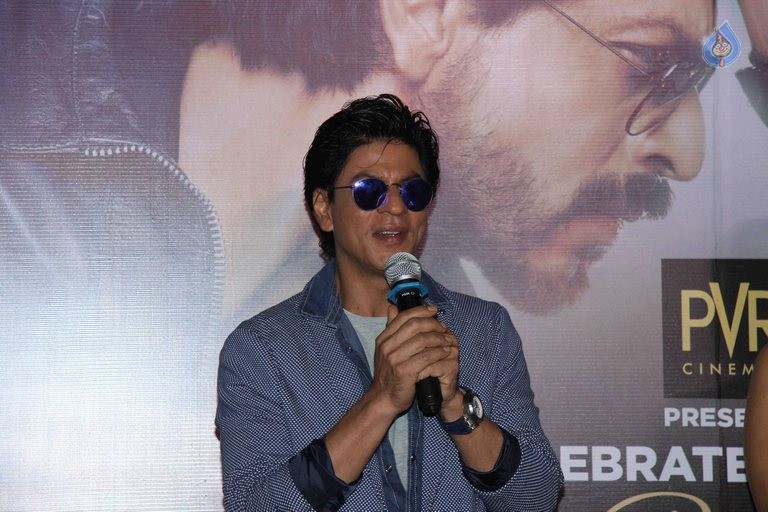 SRK and Kajol at Sneak Preview of Film Dilwale - 40 / 40 photos