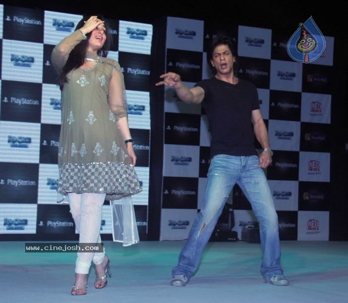 SRK and Kareena at Sony Playstation Event - 9 / 45 photos