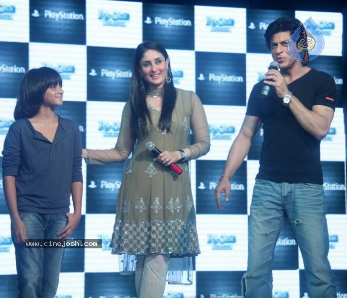 SRK and Kareena at Sony Playstation Event - 20 / 45 photos