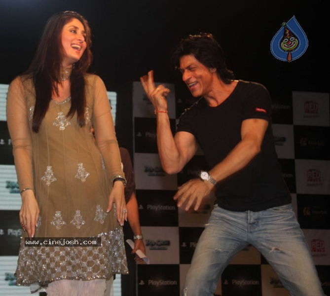 SRK and Kareena at Sony Playstation Event - 24 / 45 photos