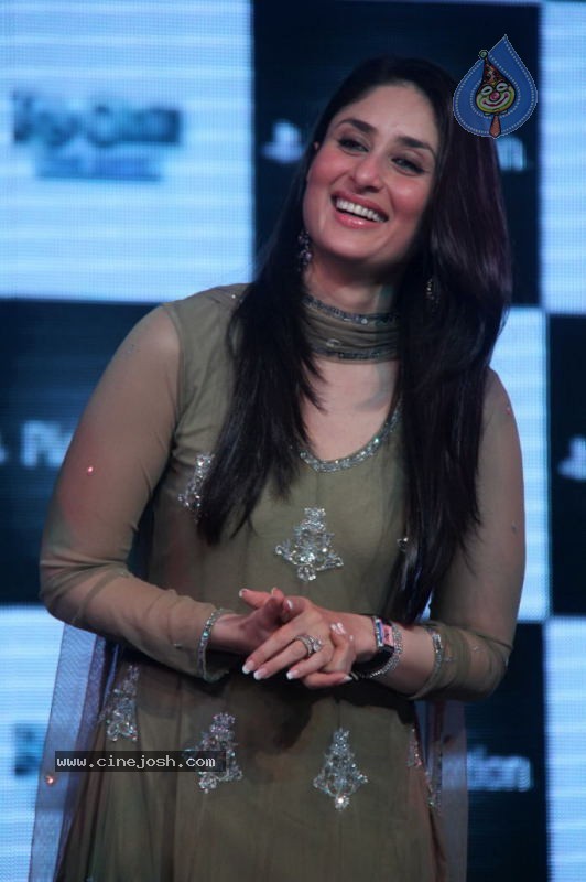 SRK and Kareena at Sony Playstation Event - 26 / 45 photos
