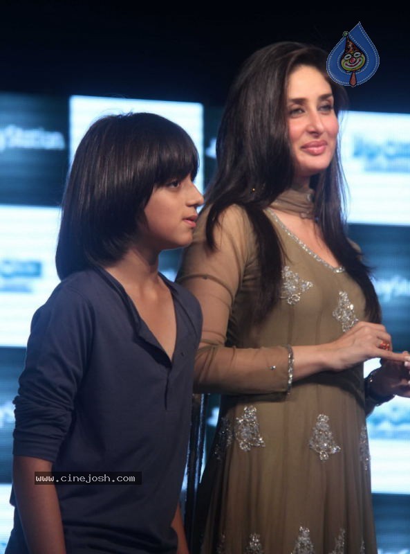 SRK and Kareena at Sony Playstation Event - 29 / 45 photos