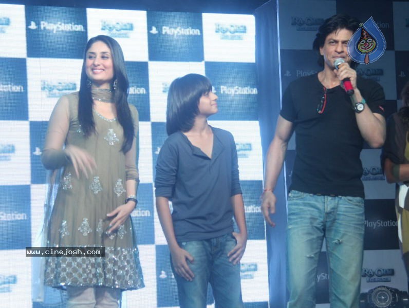 SRK and Kareena at Sony Playstation Event - 30 / 45 photos