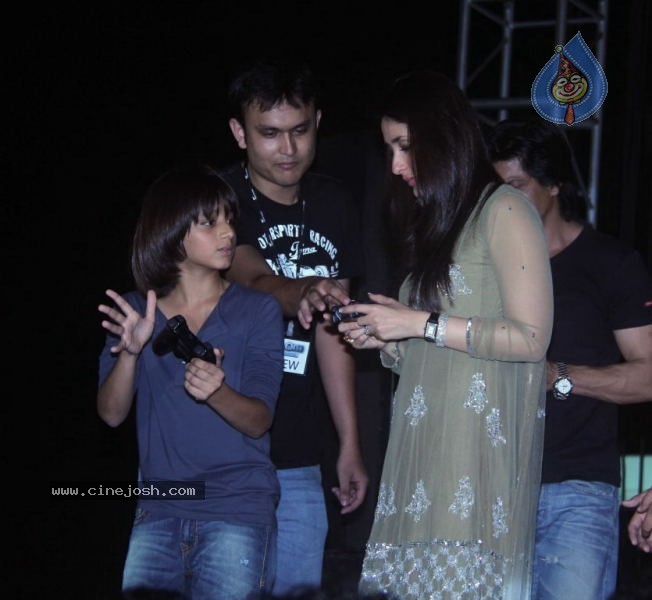 SRK and Kareena at Sony Playstation Event - 41 / 45 photos