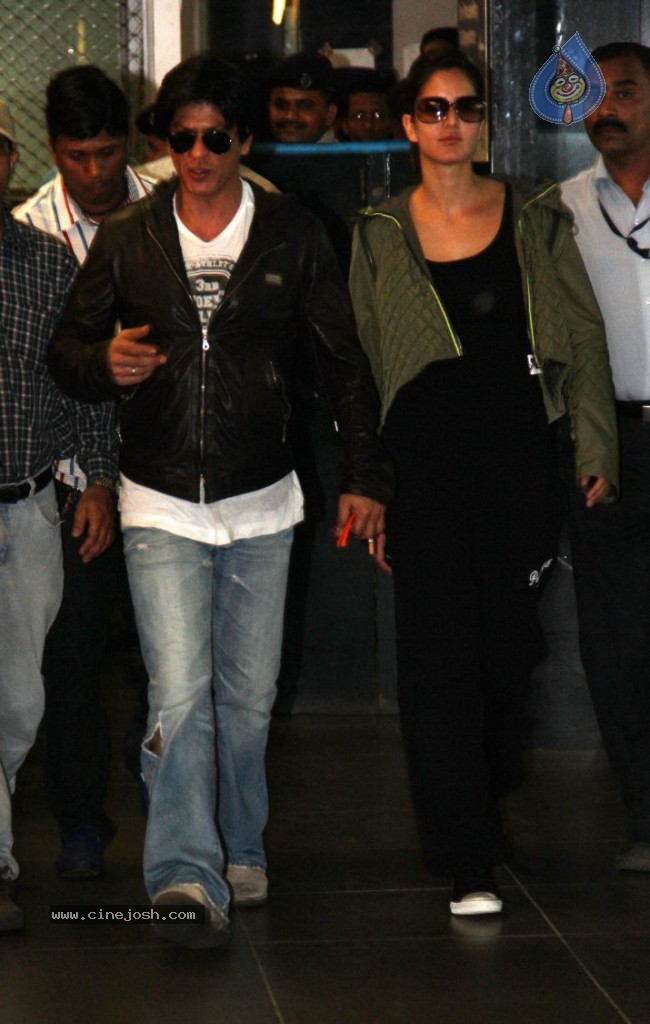 SRK and Katrina at Mumbai Airport - 3 / 57 photos