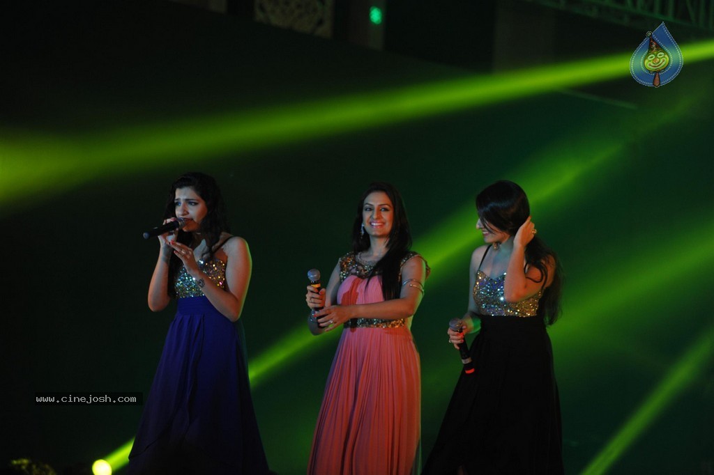 SRK at Ticket to Bollywood Event - 44 / 122 photos