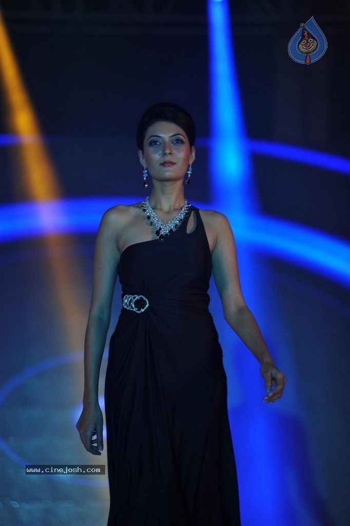 SRK at Ticket to Bollywood Event - 52 / 122 photos