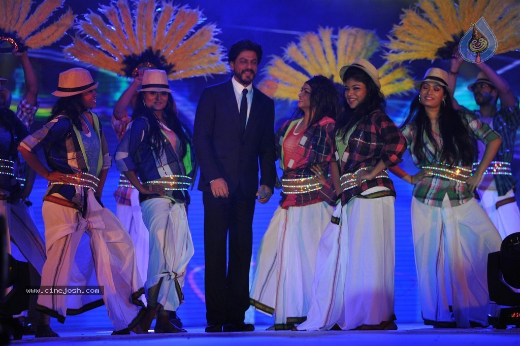 SRK at Ticket to Bollywood Event - 59 / 122 photos