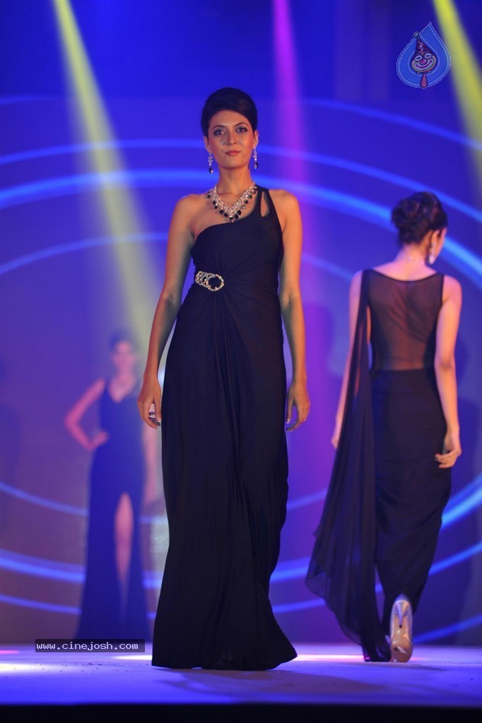 SRK at Ticket to Bollywood Event - 65 / 122 photos