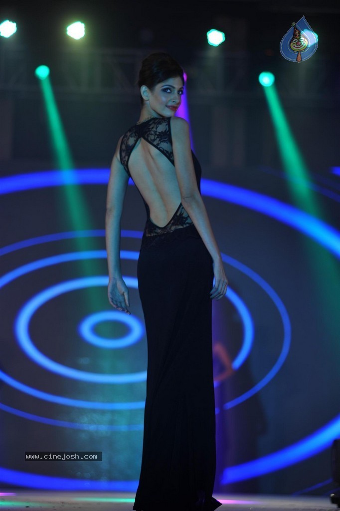 SRK at Ticket to Bollywood Event - 68 / 122 photos